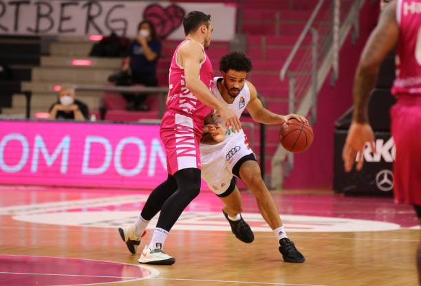 与加维之间 与加维之间