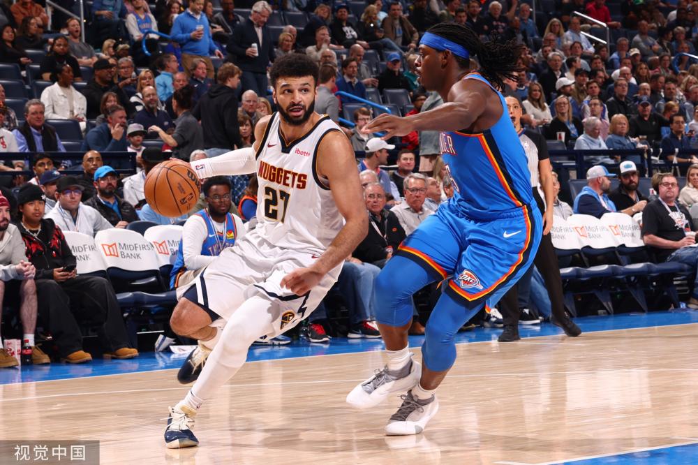 仅20岁左 仅20岁左